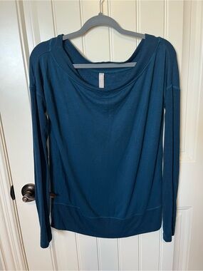 Athleta Teal Long-Sleeve Scoop Neck Top